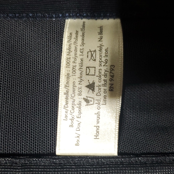 Black lace corset - Picture 5 of 6